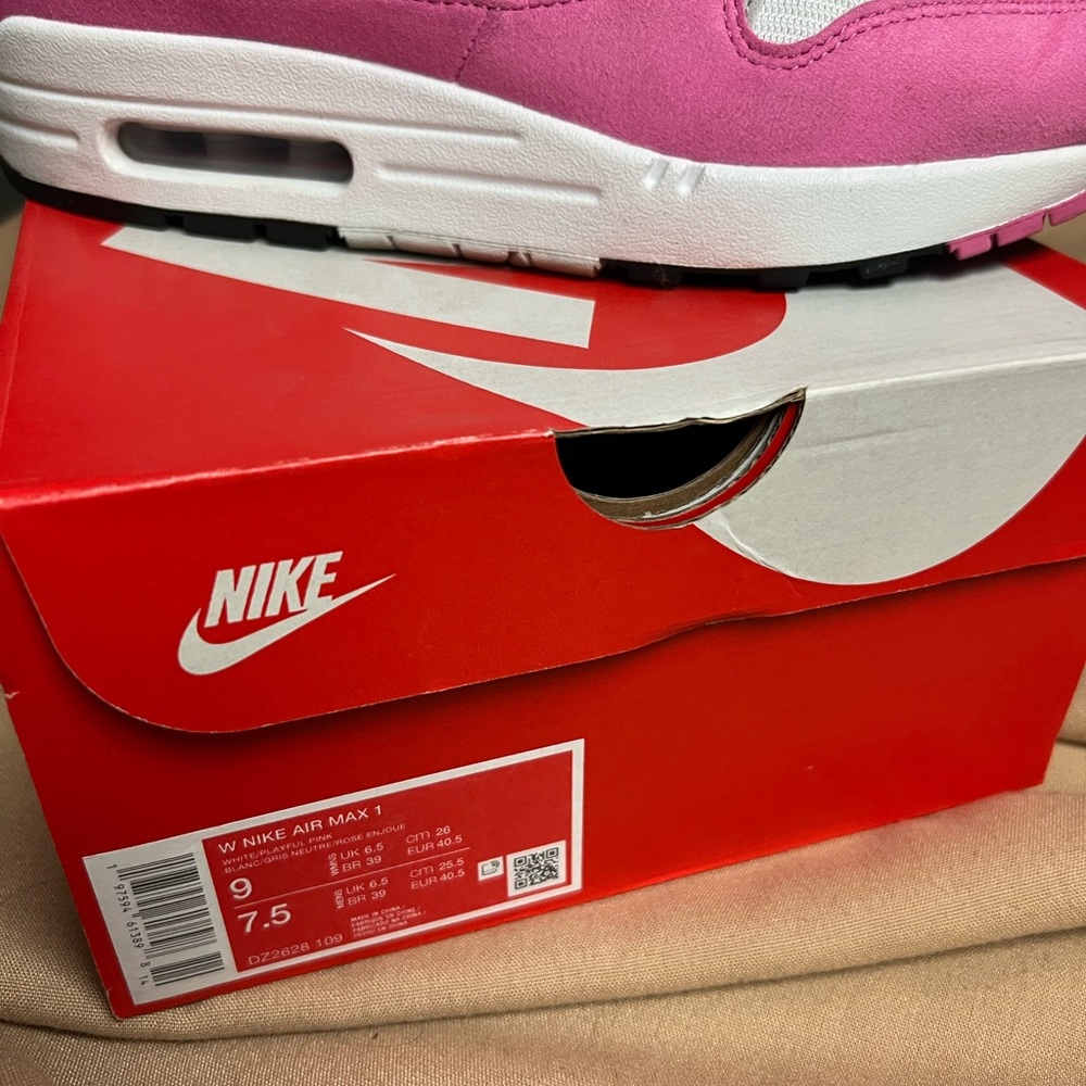 Nike Air Women's Pink and Gray Sneakers - Picture 5 of 5